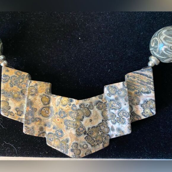 1950s Natural Tortilla Jasper Stone Collar Necklace - Picture 3 of 8
